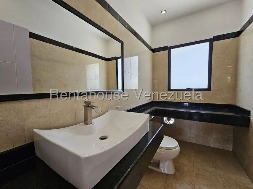 Casa (Duplex) en Alquiler en Prados del Este, Distrito Metropolitano - 23