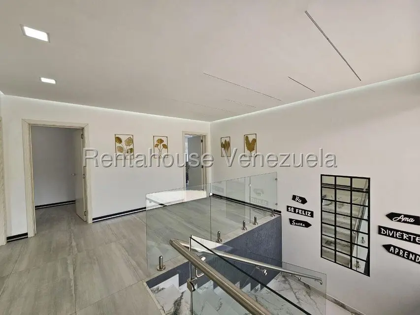 Casa (Duplex) en Alquiler en Prados del Este, Distrito Metropolitano - 28