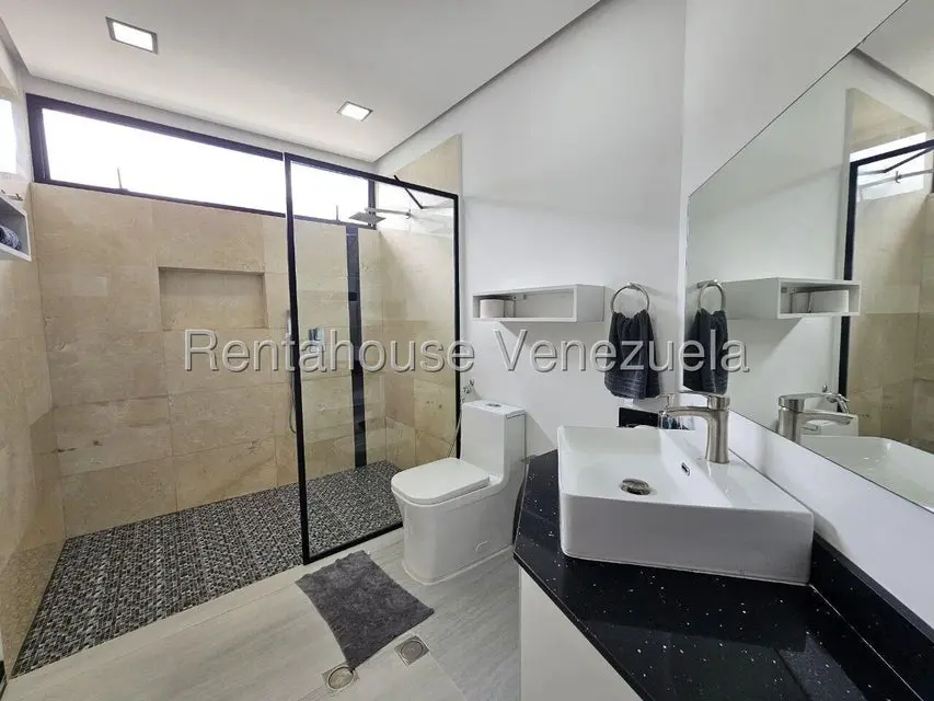 Casa (Duplex) en Alquiler en Prados del Este, Distrito Metropolitano - 42