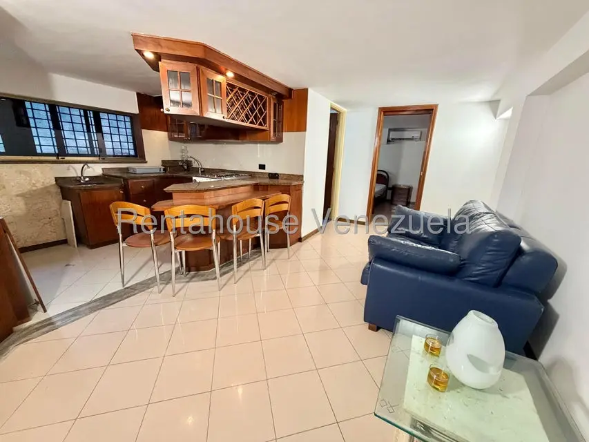 Apartamento (1 Nivel) en Alquiler en La Carlota, Distrito Metropolitano - 2