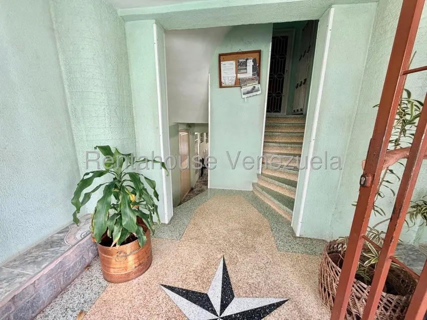 Apartamento (1 Nivel) en Alquiler en La Carlota, Distrito Metropolitano - 12