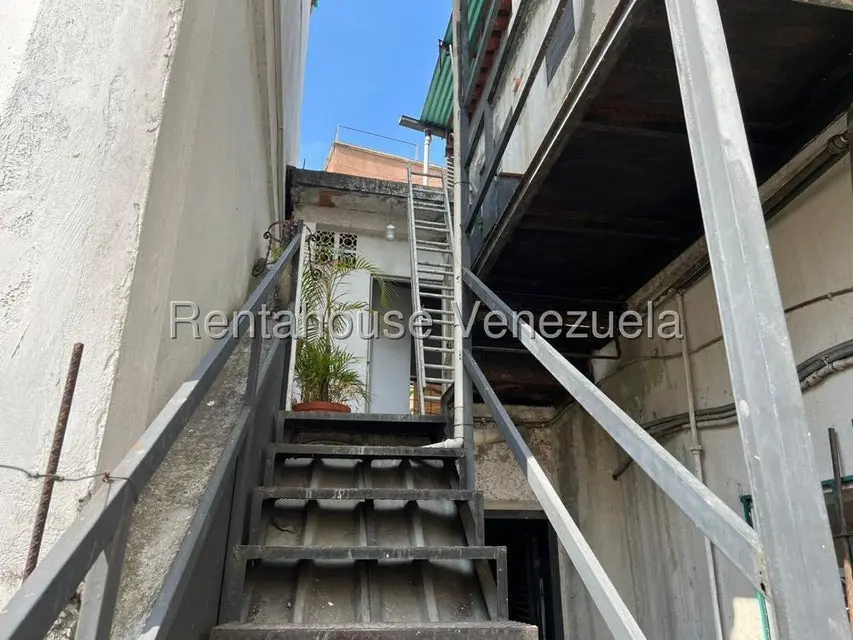 Casa (Multipes Niveles) en Venta en Los Rosales, Distrito Metropolitano - 40