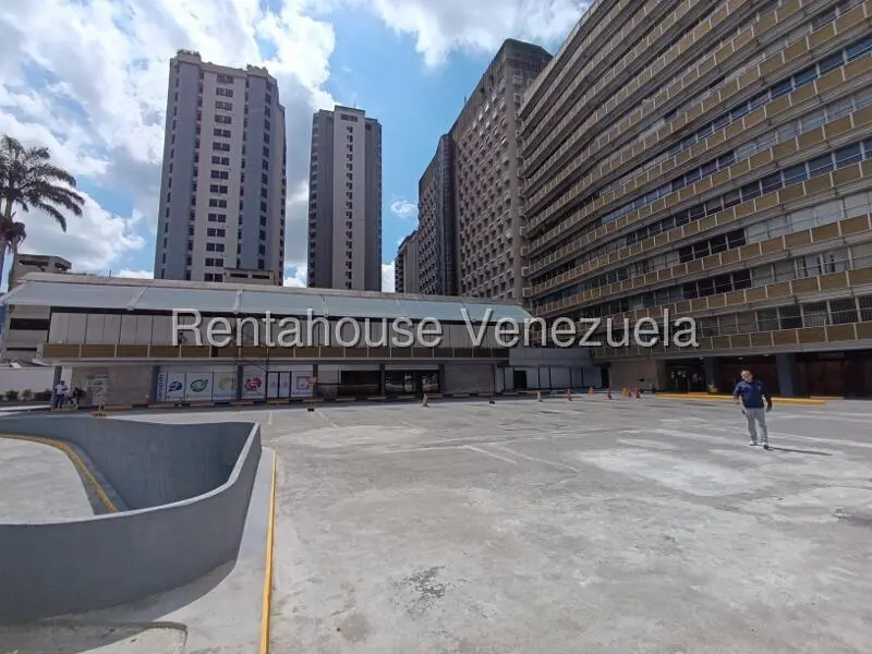 Comercial (Local Comercial) en Alquiler en El Recreo, Distrito Metropolitano - 27