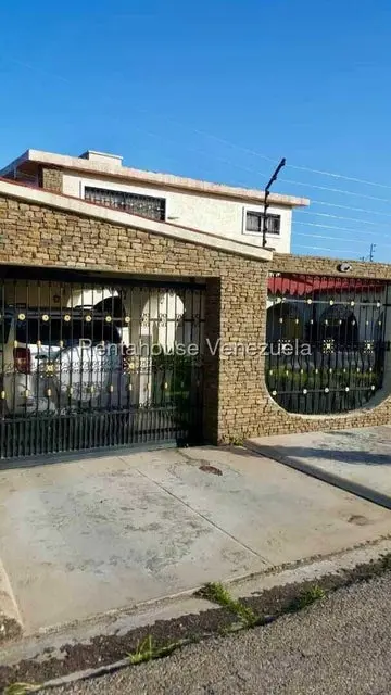 Townhouse (1 Nivel) en Venta en Porlamar, Nueva Esparta - 2