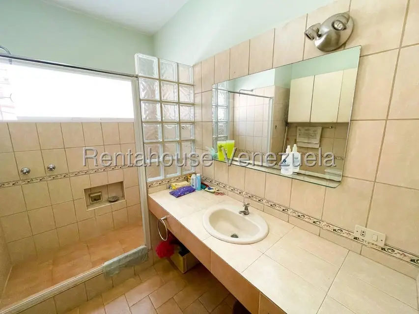 Casa (Multipes Niveles) en Venta en La Floresta, Distrito Metropolitano - 16