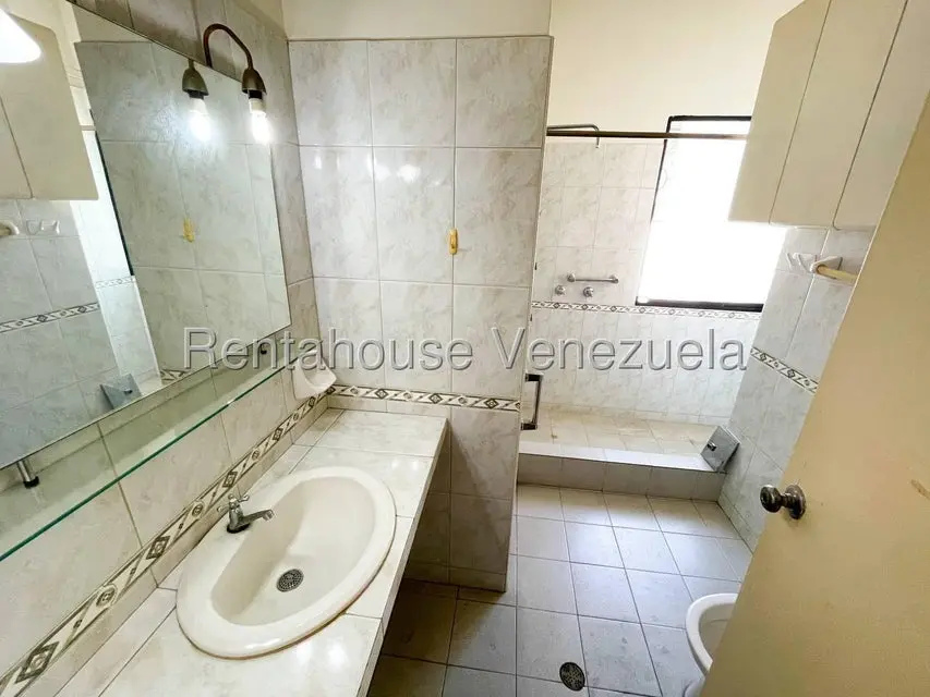 Casa (Multipes Niveles) en Venta en La Floresta, Distrito Metropolitano - 17