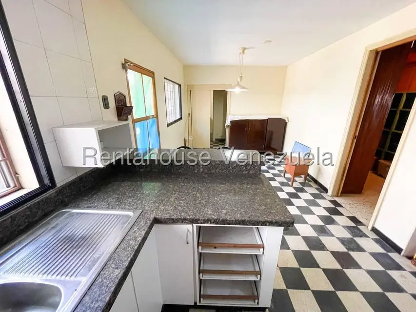 Casa (Multipes Niveles) en Venta en La Floresta, Distrito Metropolitano - 28
