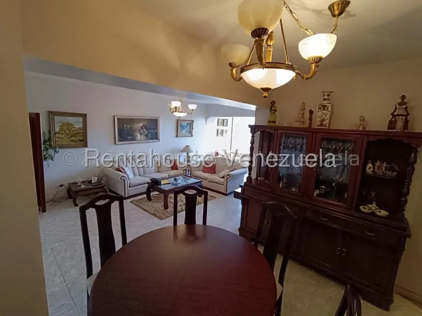 Apartamento (1 Nivel) en Venta en El Marques, Distrito Metropolitano - 2