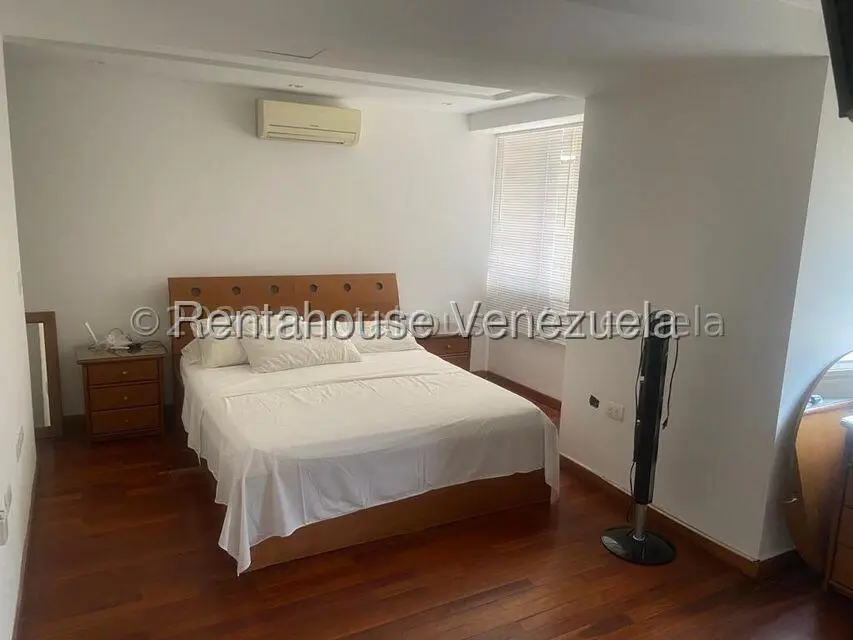Apartamento (1 Nivel) en Alquiler en Los Dos Caminos, Distrito Metropolitano - 11