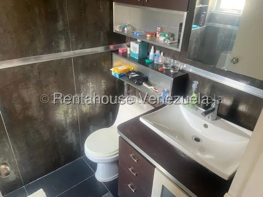 Apartamento (1 Nivel) en Alquiler en Los Dos Caminos, Distrito Metropolitano - 13