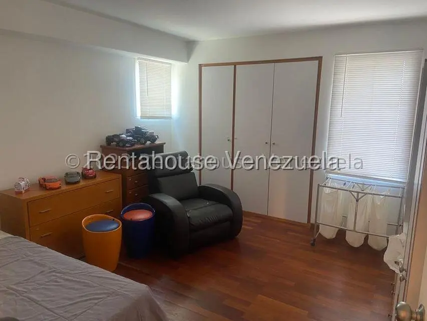 Apartamento (1 Nivel) en Alquiler en Los Dos Caminos, Distrito Metropolitano - 15