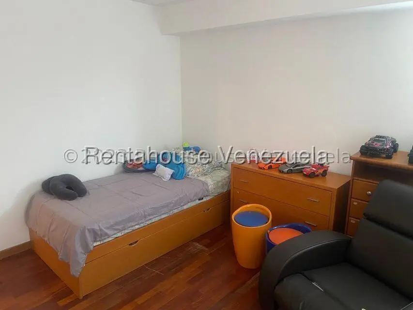 Apartamento (1 Nivel) en Alquiler en Los Dos Caminos, Distrito Metropolitano - 16
