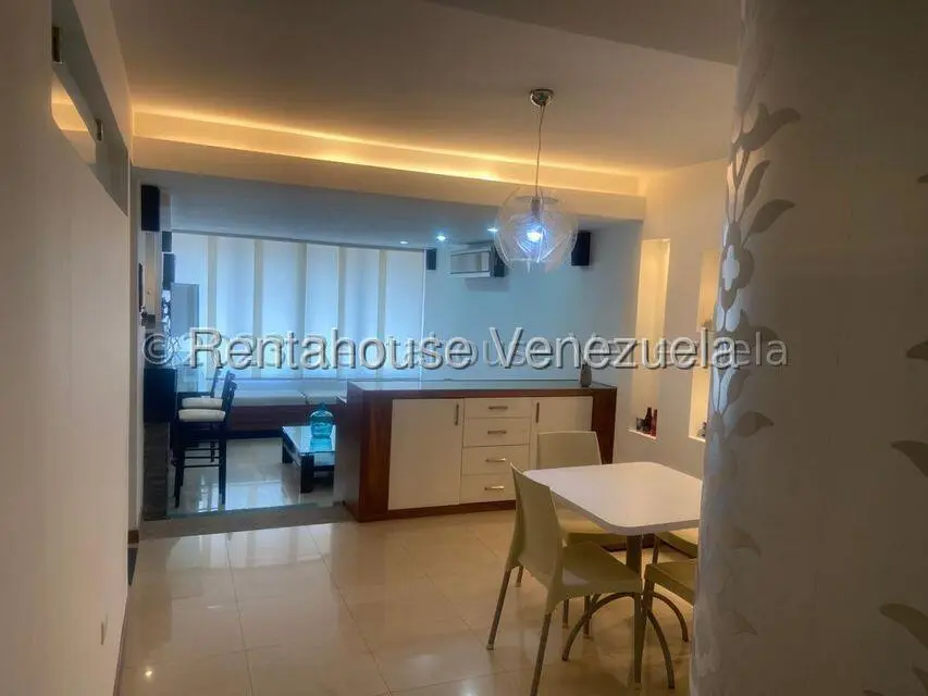 Apartamento (1 Nivel) en Alquiler en Los Dos Caminos, Distrito Metropolitano - 3