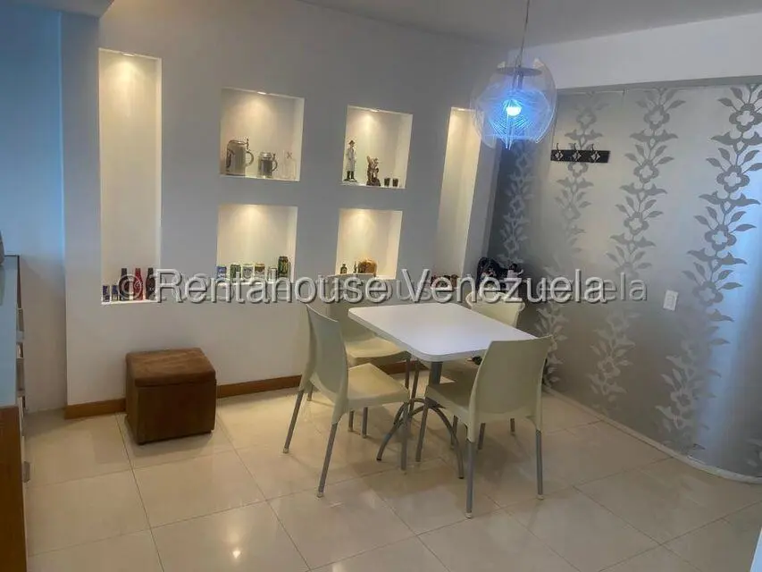 Apartamento (1 Nivel) en Alquiler en Los Dos Caminos, Distrito Metropolitano - 4