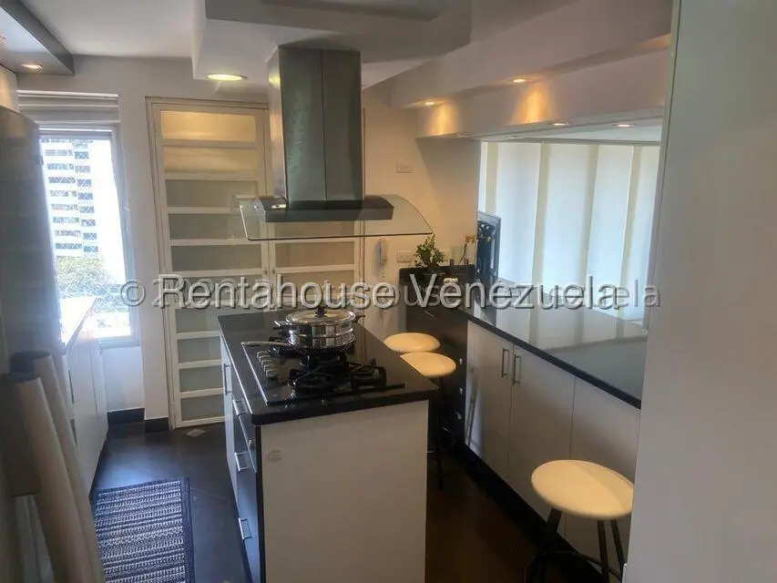 Apartamento (1 Nivel) en Alquiler en Los Dos Caminos, Distrito Metropolitano - 5