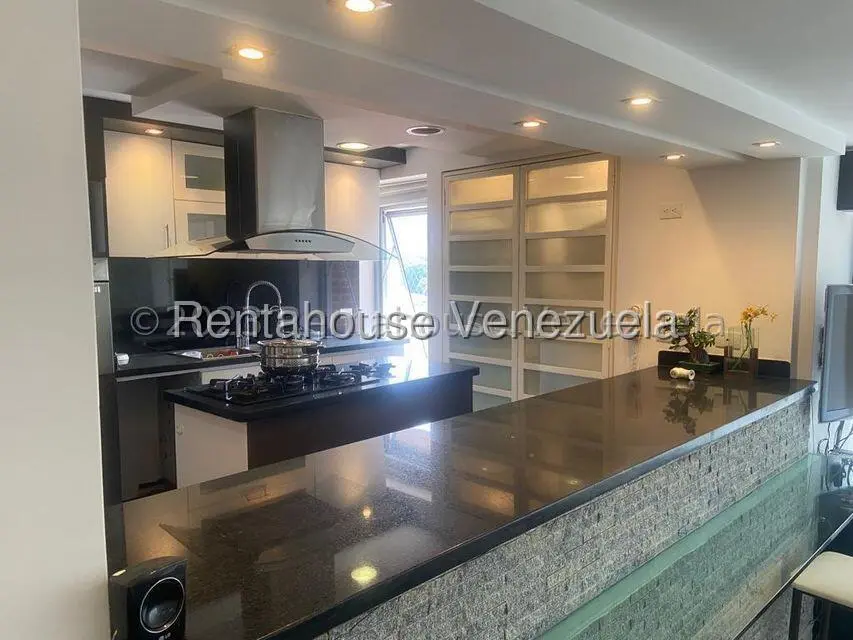 Apartamento (1 Nivel) en Alquiler en Los Dos Caminos, Distrito Metropolitano - 6