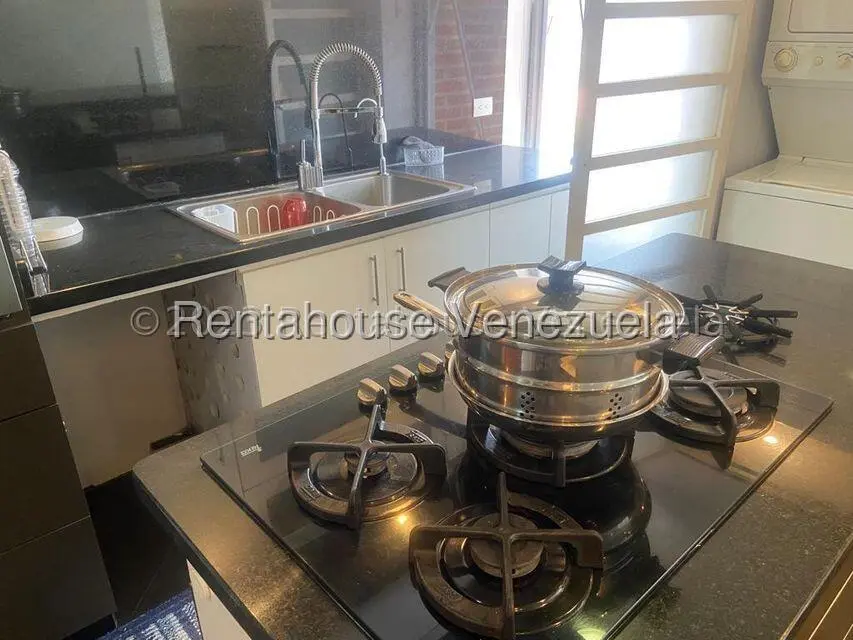 Apartamento (1 Nivel) en Alquiler en Los Dos Caminos, Distrito Metropolitano - 7