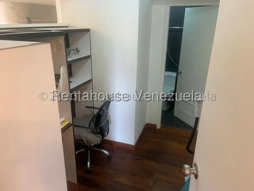 Apartamento (1 Nivel) en Alquiler en Los Dos Caminos, Distrito Metropolitano - 8