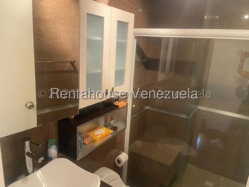 Apartamento (1 Nivel) en Alquiler en Los Dos Caminos, Distrito Metropolitano - 9