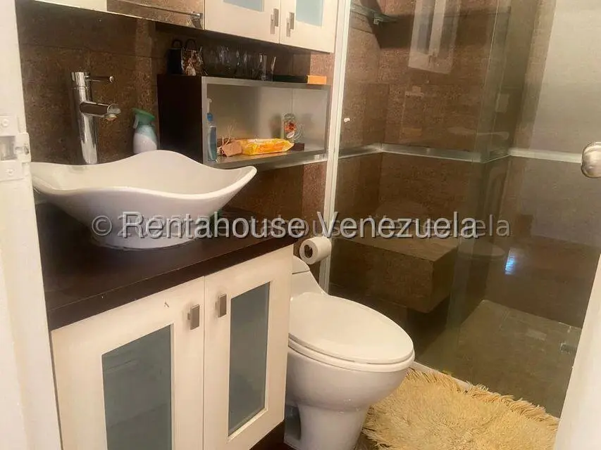 Apartamento (1 Nivel) en Alquiler en Los Dos Caminos, Distrito Metropolitano - 10