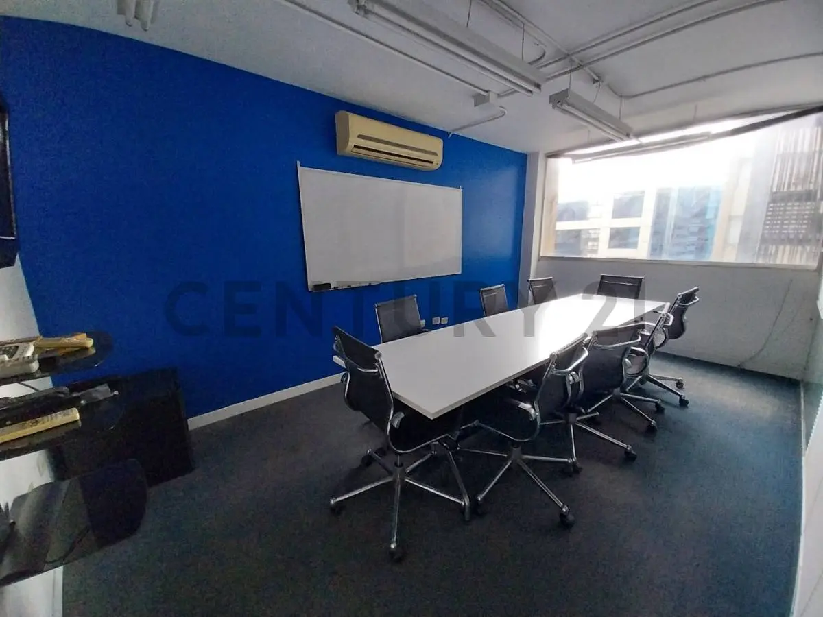 Oficina amoblada en Alquiler en El Rosal - 3