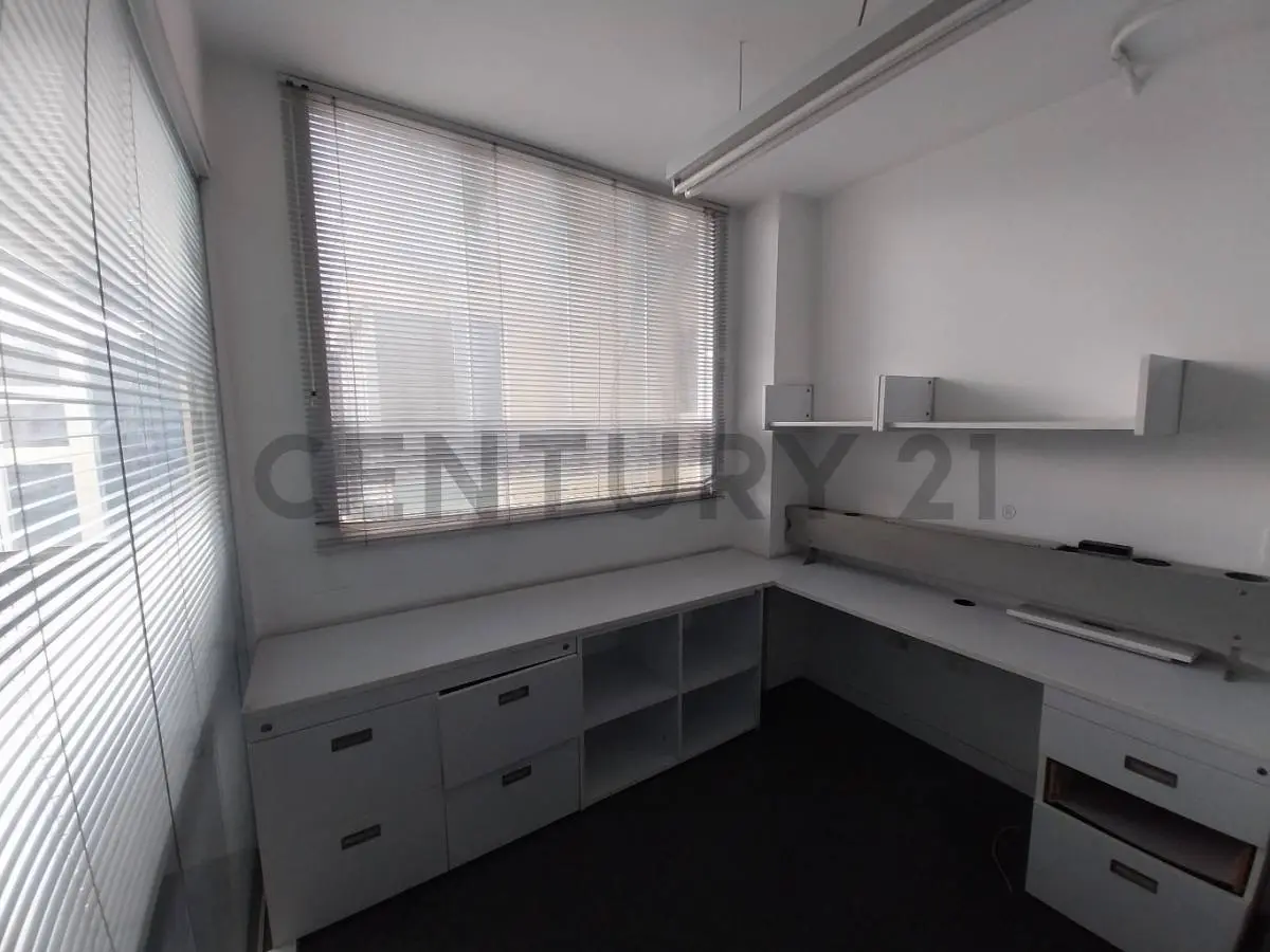 Oficina amoblada en Alquiler en El Rosal - 6