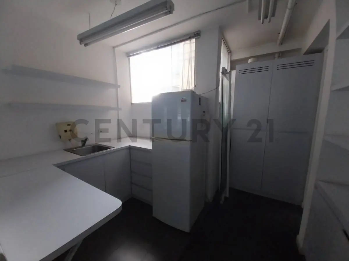 Oficina amoblada en Alquiler en El Rosal - 10