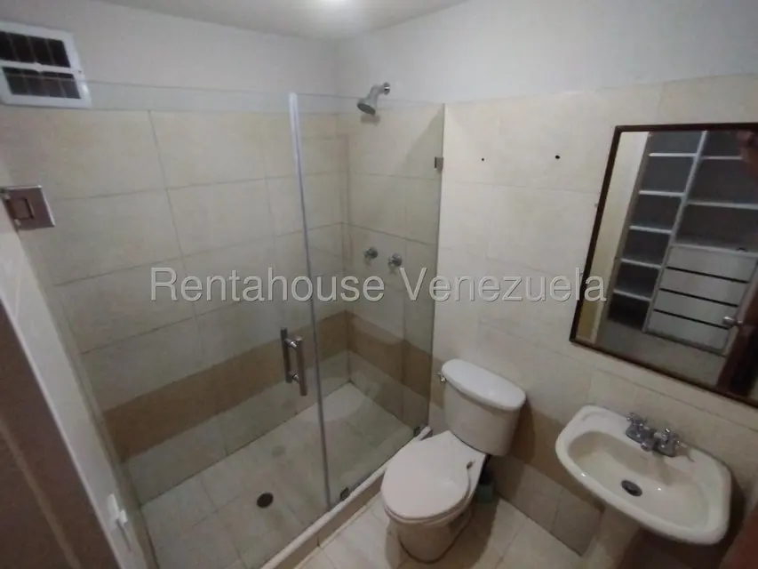 Apartamento (1 Nivel) en Alquiler en Ciudad Roca, Lara - 10