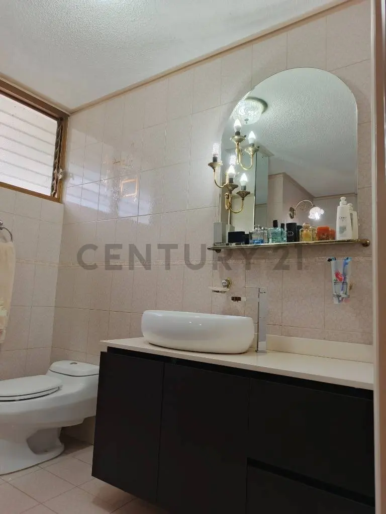 URB. EL MARQUES, CASA - QUINTA VENTA , CARACAS edo. MIRANDA - 18