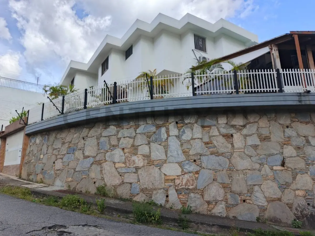 URB. EL MARQUES, CASA - QUINTA VENTA , CARACAS edo. MIRANDA - 3