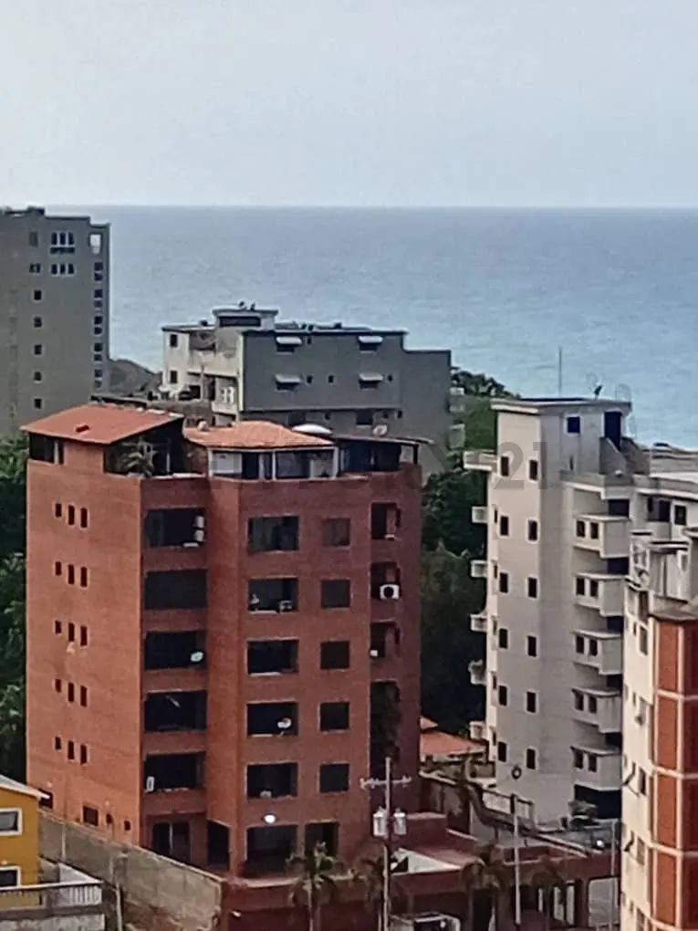 Apto. en Venta, Tanaguarenas, La Guaira con Piscina a pasos de Playa Escondida. - 30