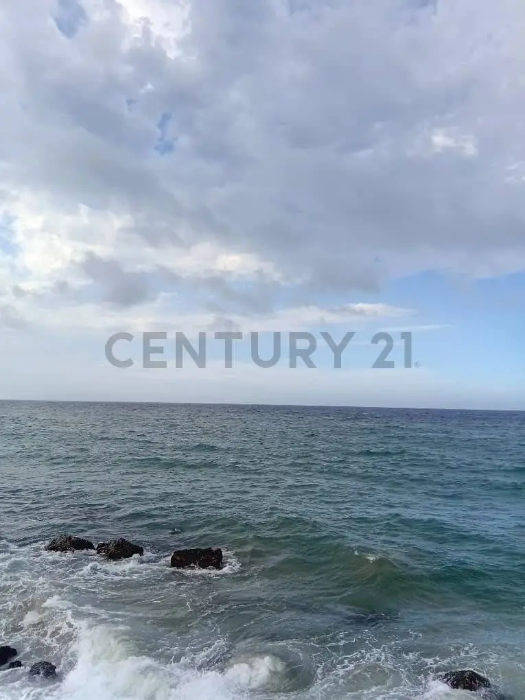 Apto. en Venta, Tanaguarenas, La Guaira con Piscina a pasos de Playa Escondida. - 42