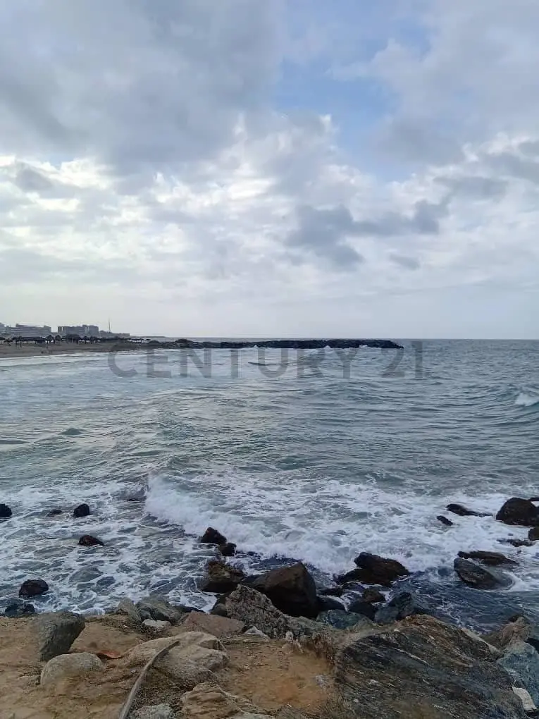 Apto. en Venta, Tanaguarenas, La Guaira con Piscina a pasos de Playa Escondida. - 44