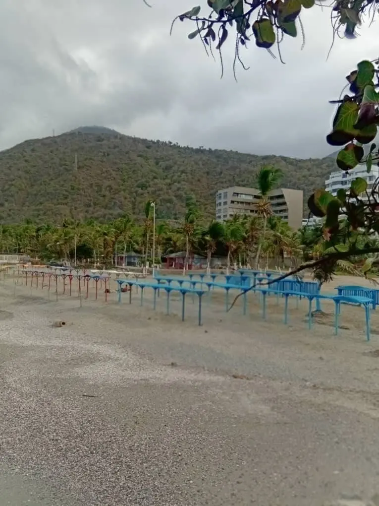 Apto. en Venta, Tanaguarenas, La Guaira con Piscina a pasos de Playa Escondida. - 45