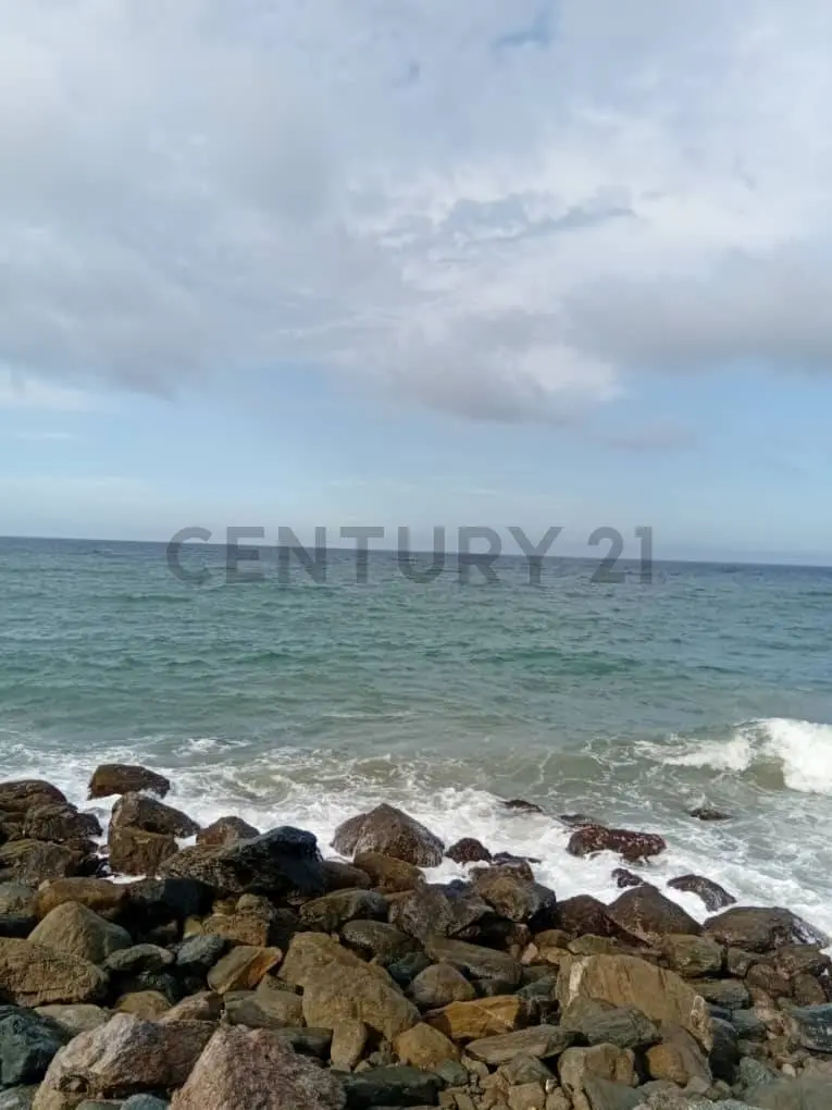 Apto. en Venta, Tanaguarenas, La Guaira con Piscina a pasos de Playa Escondida. - 48