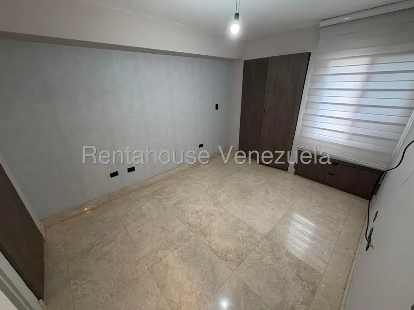 Apartamento (1 Nivel) en Alquiler en El Cigarral, Distrito Metropolitano - 11