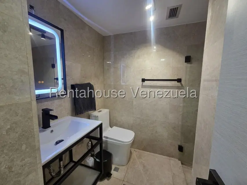 Apartamento (1 Nivel) en Alquiler en El Cigarral, Distrito Metropolitano - 12