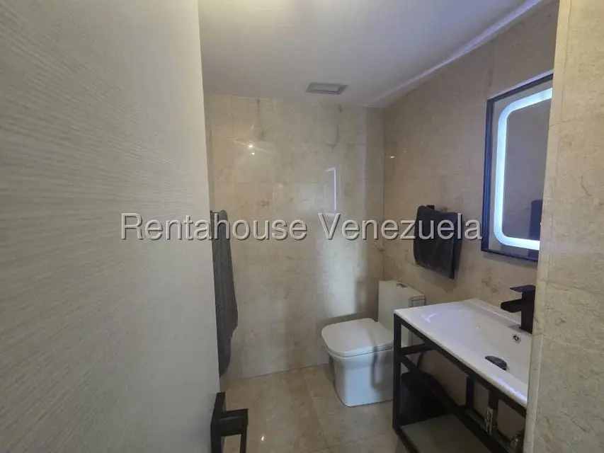 Apartamento (1 Nivel) en Alquiler en El Cigarral, Distrito Metropolitano - 13