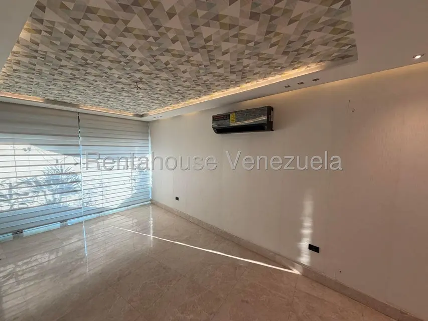 Apartamento (1 Nivel) en Alquiler en El Cigarral, Distrito Metropolitano - 18