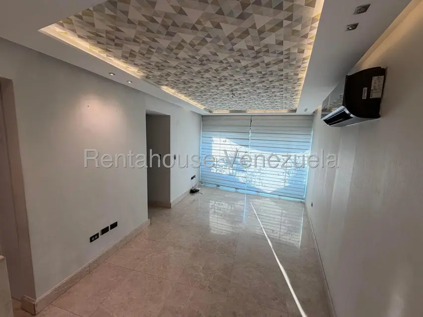 Apartamento (1 Nivel) en Alquiler en El Cigarral, Distrito Metropolitano - 19