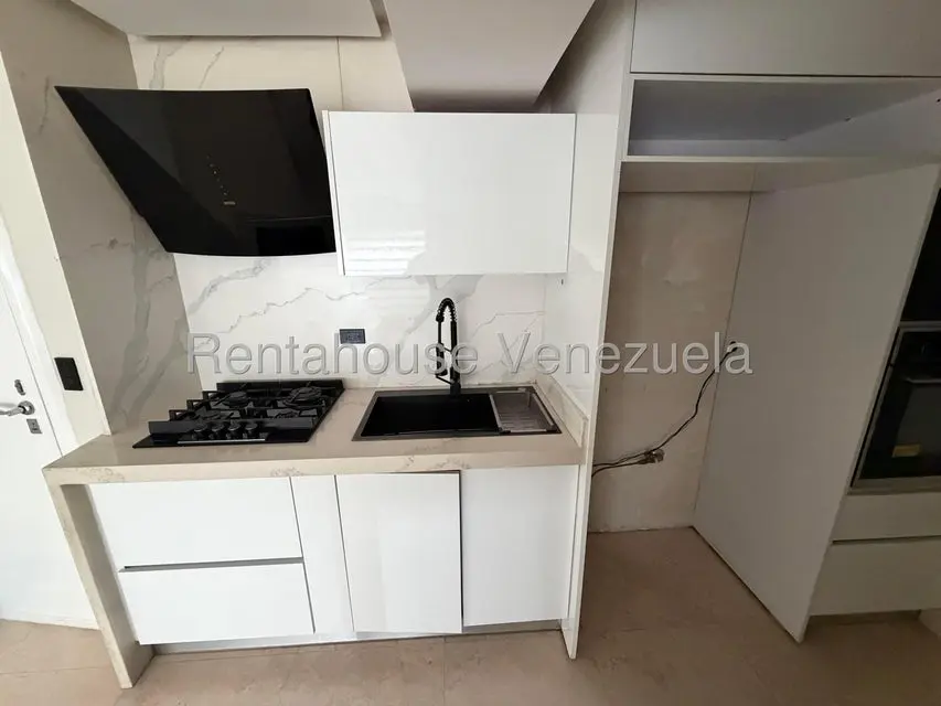 Apartamento (1 Nivel) en Alquiler en El Cigarral, Distrito Metropolitano - 5