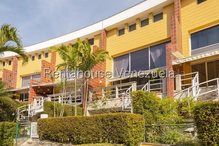 Townhouse (Multiples Niveles) en Venta en Los Naranjos del Cafetal, Distrito Metropolitano - 2