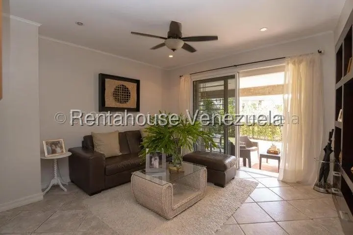 Townhouse (Multiples Niveles) en Venta en Los Naranjos del Cafetal, Distrito Metropolitano - 3