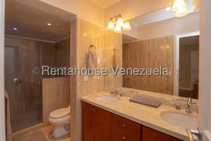 Townhouse (Multiples Niveles) en Venta en Los Naranjos del Cafetal, Distrito Metropolitano - 26