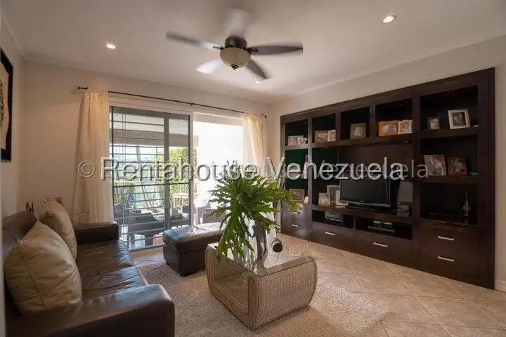Townhouse (Multiples Niveles) en Venta en Los Naranjos del Cafetal, Distrito Metropolitano - 4