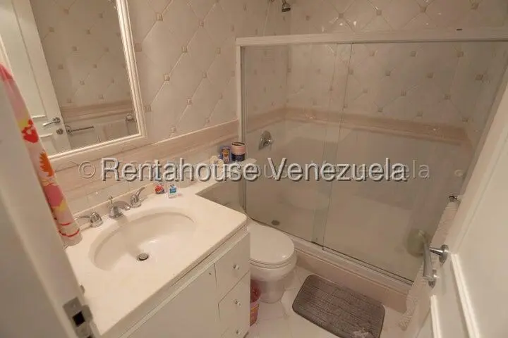 Townhouse (Multiples Niveles) en Venta en Los Naranjos del Cafetal, Distrito Metropolitano - 33