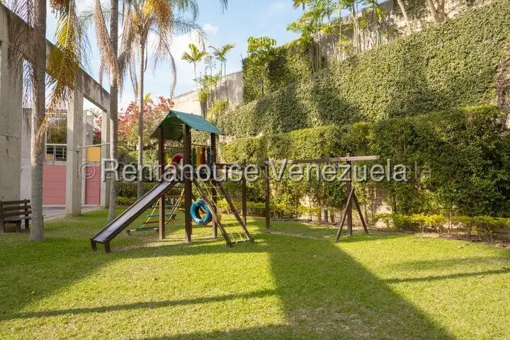 Townhouse (Multiples Niveles) en Venta en Los Naranjos del Cafetal, Distrito Metropolitano - 34