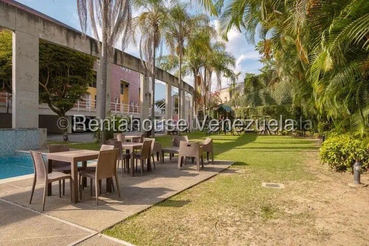 Townhouse (Multiples Niveles) en Venta en Los Naranjos del Cafetal, Distrito Metropolitano - 35