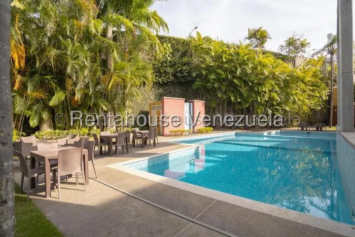 Townhouse (Multiples Niveles) en Venta en Los Naranjos del Cafetal, Distrito Metropolitano - 36