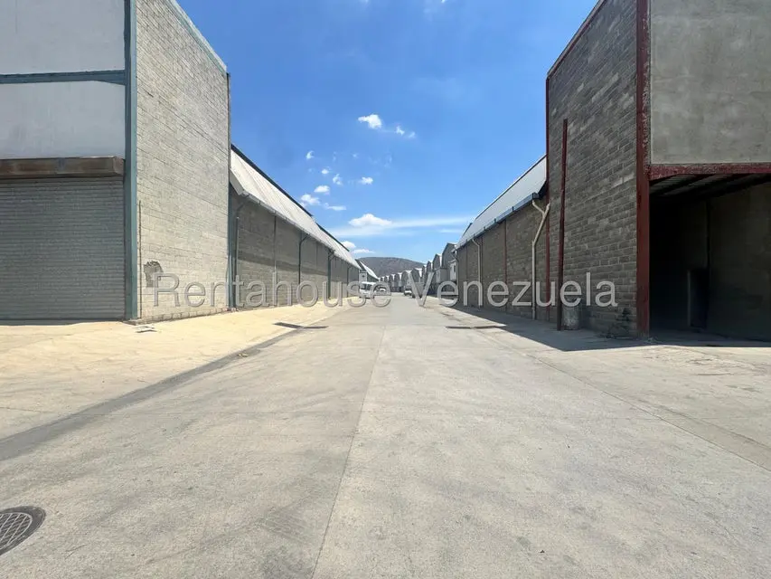 Comercial (Galpon - Deposito) en Venta en Zona Industrial 2, Lara - 18